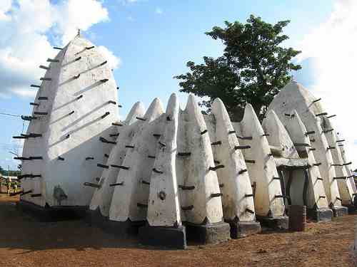 [http://roospooscreations1.files.wordpress.com/2012/06/oldest-building-in-ghana.jpg]
